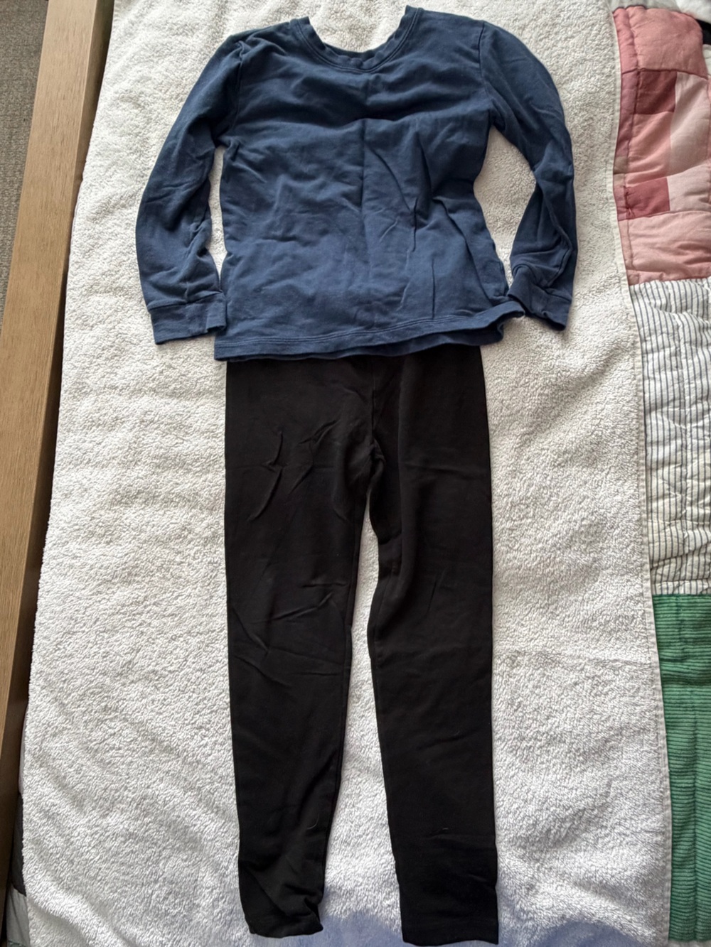 Uniqlo Kids Two-Piece heattech Set Navy Top and Black Leggings size 7/8